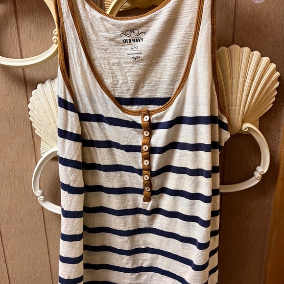 Group of 4 OLD NAVY Summer Shirts Prior Season Tank Top Style Size Large - Picture 5 of 8